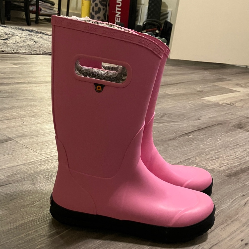NIB Bogs Pink fleece Rubber Rain Boots